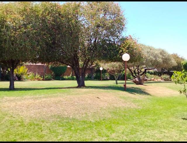 2 BEDROOM PROPERTY TO RENT IN HELDERKRUIN